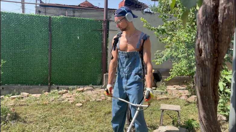 Falcon Al Gay Porn: The Gardener Aroused Me and I Gave Myself to Him...