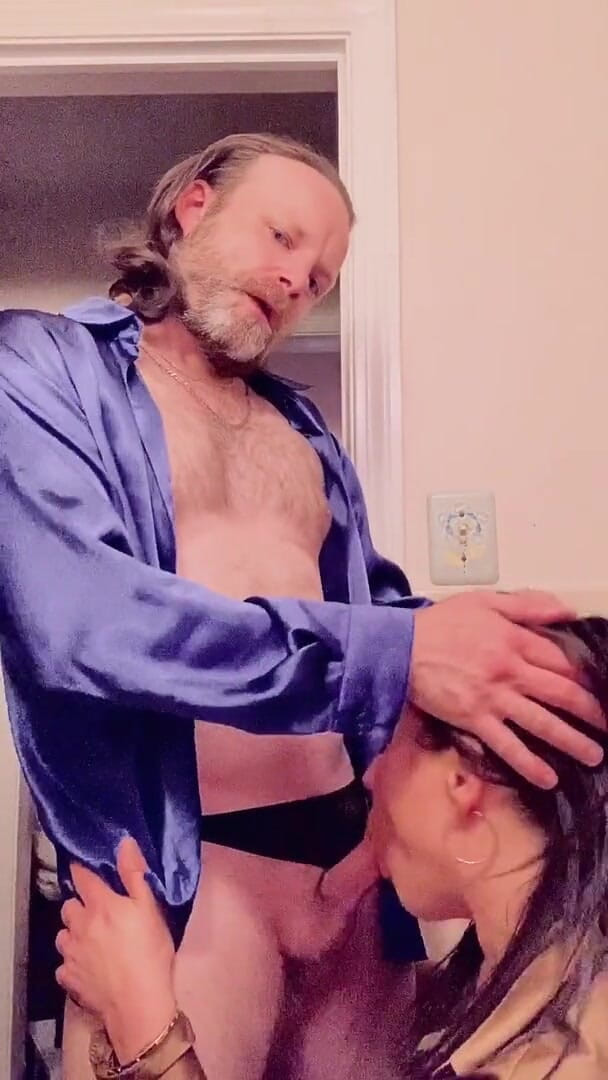 Satin Fetish King: 새틴 미시 자지 빨아주는 육덕진 로열 블루