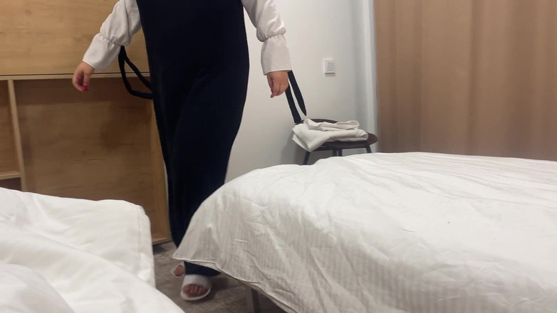 Lux Eva: अरबी नौकरानी ने होटल के कमरे में क्लाइंट को बहकाया