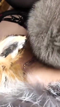 Putain de fourrure, squirt et pipi sur la fourrure