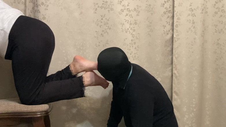 Niki studio: 그녀의 발 노예를 무시 - 발 숭배