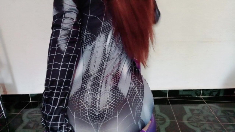 Melinamx: Cosplay ragazza ragno si masturba e viene scopata nel culo