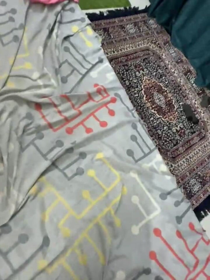 Apki Bhabhi: Postav si chatrč a odejde