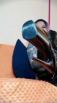 Lady angela oberschenkel hohe stiefel verehren domina pOV fetisch-göttin