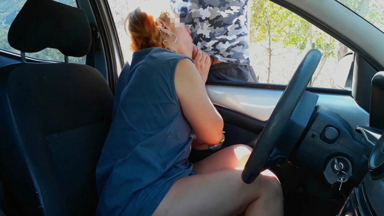 LadyRoma: Eu dou um boquete a um estranho no estacionamento do...