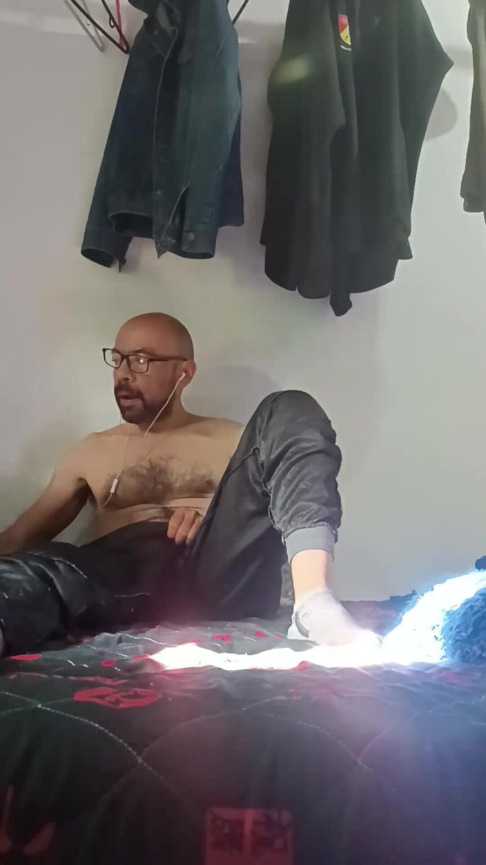 Jhonbahh: Join Me to Watch Porn