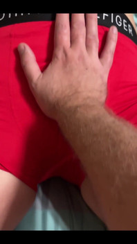 Jak se ti líbí moje nové červené kalhoty?