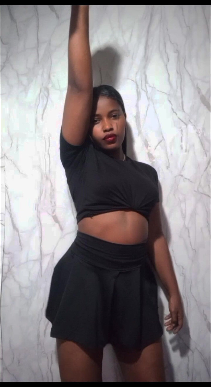 Minayi: 如果你喜欢我的内容，为什么不穿着我的蓝色寻找我，你会看到惊人的东西