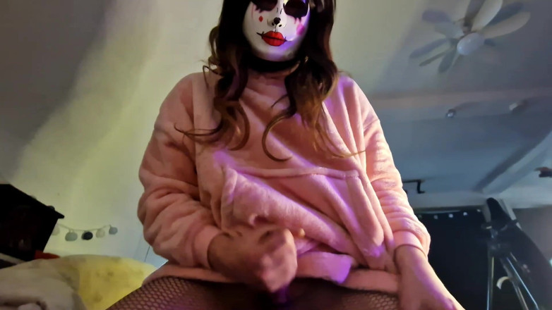 Mask Viola: POV: Tôi sẽ cưỡi bạn và thì thầm vào tai...