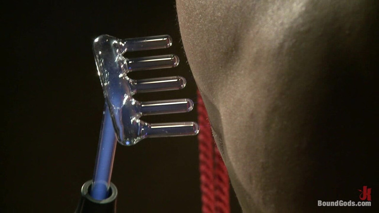 Bound gods: Otoč to mrdání vzhůru nohama - živé natáčení