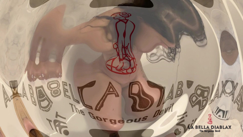 LaBellaDX: Tub Loving