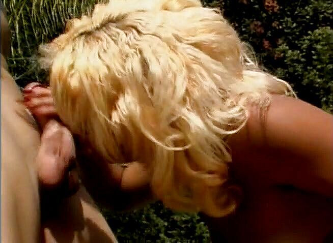 Analiscius: Blonde bitch rammed on the blanket