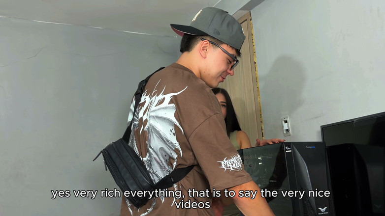 SpaceProductions: Lia gọi kỹ thuật viên và quyến rũ anh ta,...