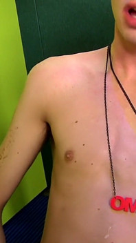 두꺼운 자지를 사랑하는 City Twink