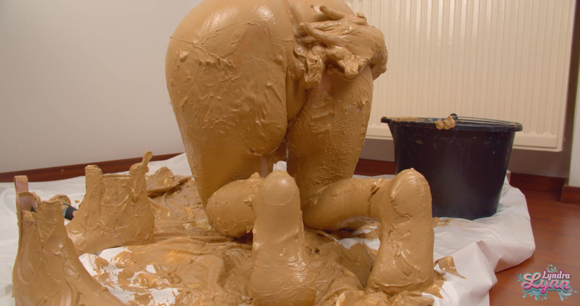 Lyndra Lynn: Masturbation mit schlammigen stiefeln