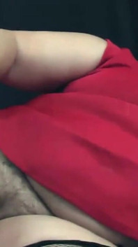 Lexie má velké dildo ve chlupaté kundičce