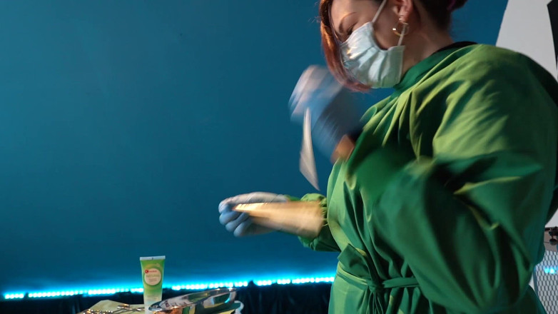 Sadic Sadie: Dlouhá lékařská fantazie.