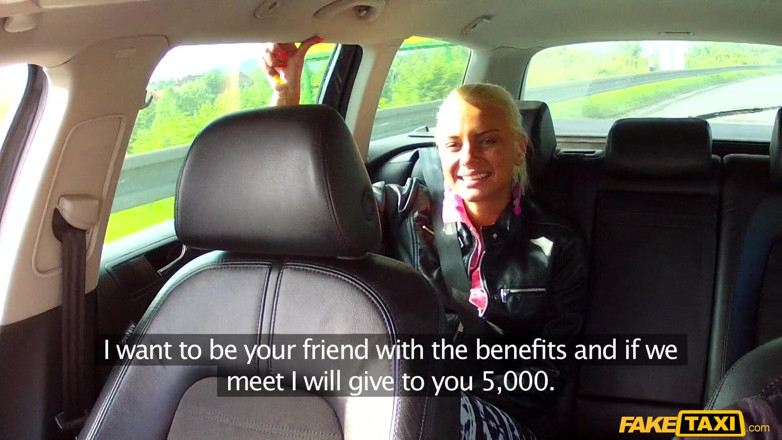 Fake Taxi: Fake Taxi - Taxikář obchoduje hotovost za bušení kundičky mladé blondýnky
