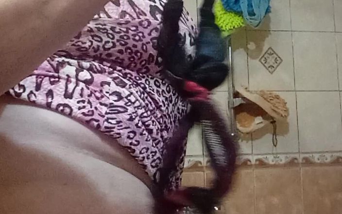 Carmen40: 내 오줌은 너의 술 잔에