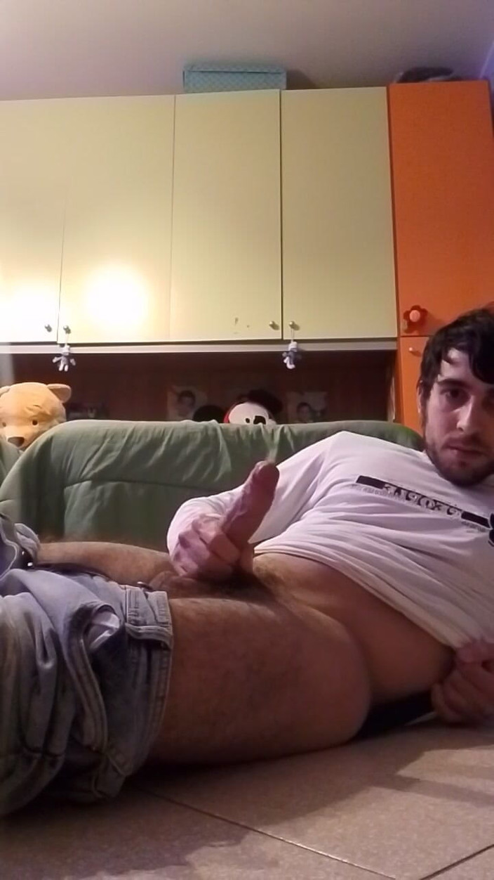 Ricxx97: Ukazuji péro v místnosti