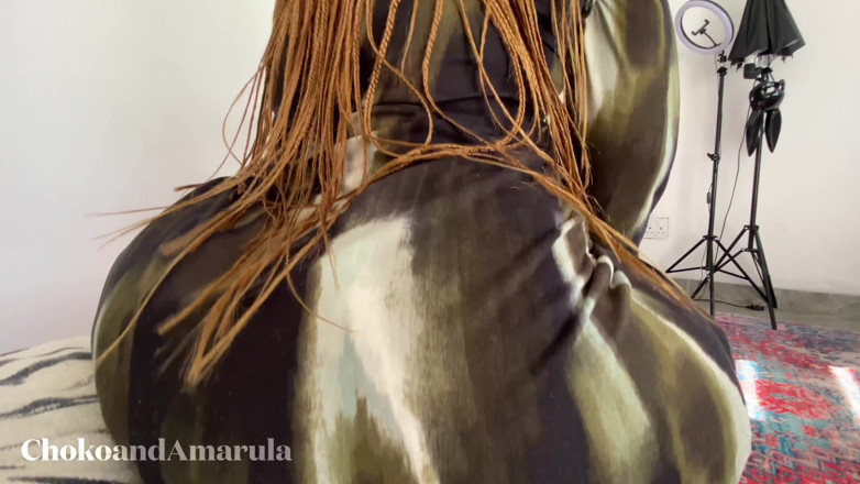 ChokoAndAmarula: Bbw zwarte milf pronkt met haar enorme grote reet