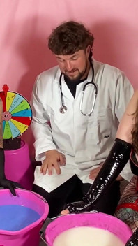 Anatomi manusia mengintip dan Gunge Spin the Wheel!