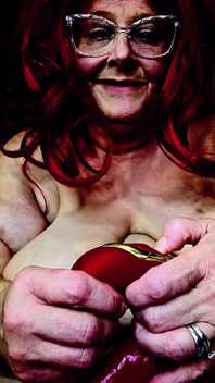 Shes de wondervrouw van je dromen terwijl je klaarkomt op je spijkerbroek