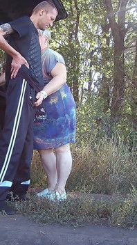 W parku pieprzę moją teściową w jej cipce pieska, a następnie w jej ustach i spermy dwa razy w ciągu minuty