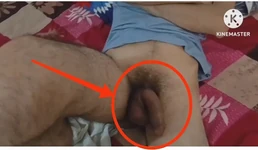 वाह मैंने अपने सौतेले भाई लुंगी को खोला और बड़ा राक्षसी लंड बाहर आया