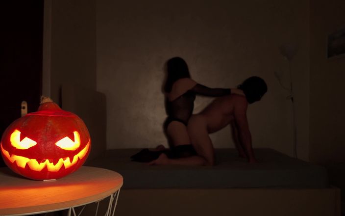 Mistress Taly: Celebrando o Dia das Bruxas com Pegging