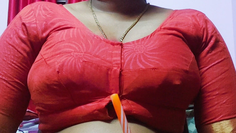 Desi Mohini: Gorąca dziewczyna przychodzi do domu przyjaciela swojego chłopaka i uprawia...