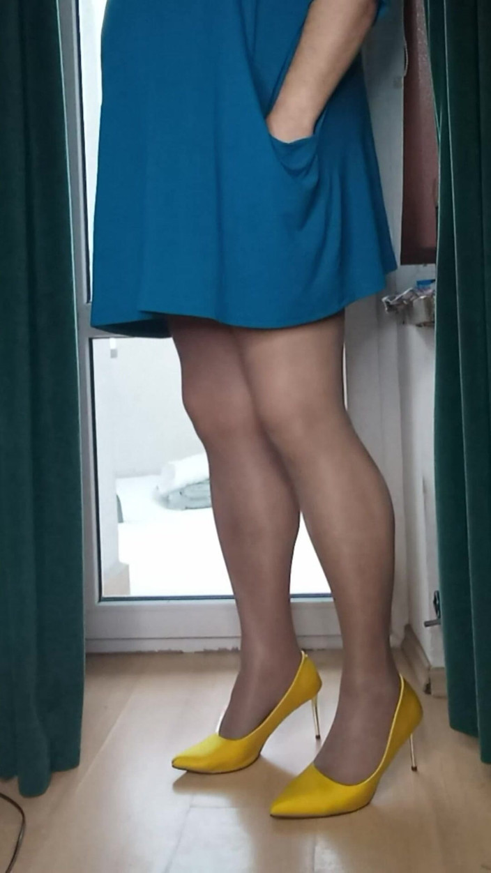 Nattalie Trans: ミニドレスとハイヒール
