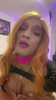 Indischer femboy, barbie-puppe, transvestover