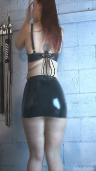 Tu es un loser caresse pour mon cul en latex