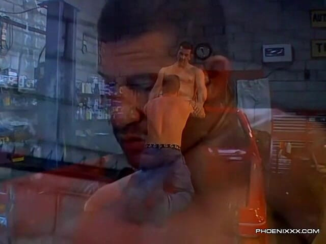 Phoenixxx: Mechanici Eric York a Joe Romero šukají