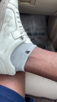 Quem quer ajudar o papai a limpar os pés?