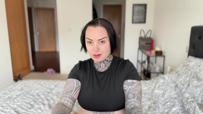 Miss Valentina: La sorellastra ti ha preso duro JOI