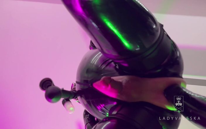 Lady Valeska femdom: Bị đình chỉ và đút nắm tay