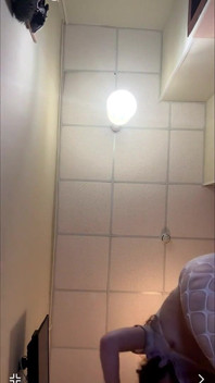 POV De baixo: dance sobre seu rosto em meia-calça branca aberta - vibrador boquete e conversa russa suja