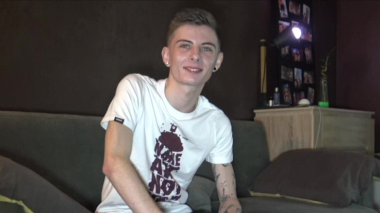 Viktor ROM by Crunchboy: Er findet seinen schwulen Physiotherapeuten und lutscht ihn
