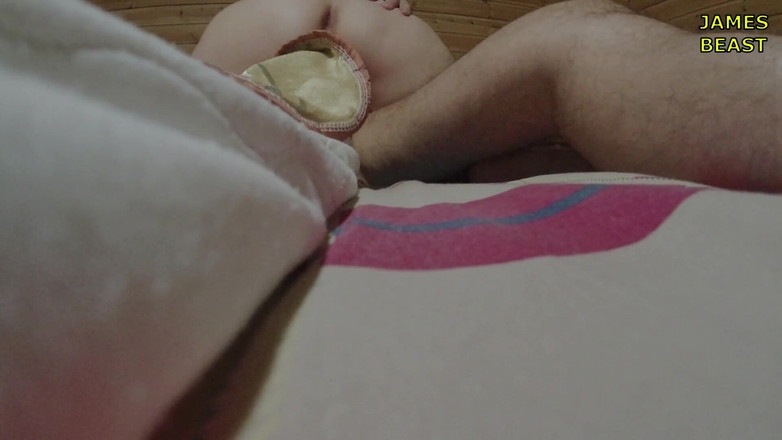 James Beast: Горячий секс в пляжном доме и кримпай - Русская пара в любительском видео!!