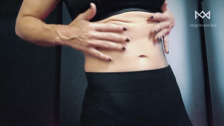 Angelmuscles: Vypracované bicepsy v bikinách a žilnaté svaly na očích