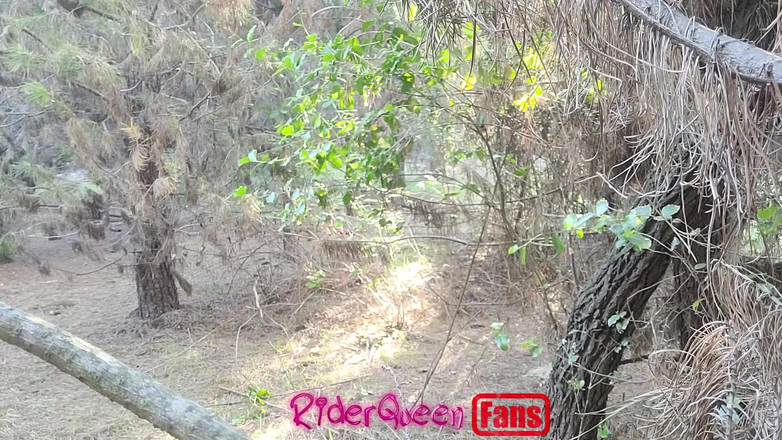 Riderqueen BBW Step Mom Latina Ebony: Riderqueen alleen, buitenshuis, video's voor fans