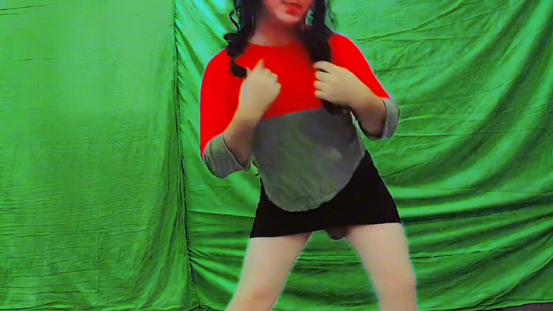 Kitty_Cross: 반짝이는 공주 스타일의 드레스를 입은 사랑스러운 Sissy Wirling