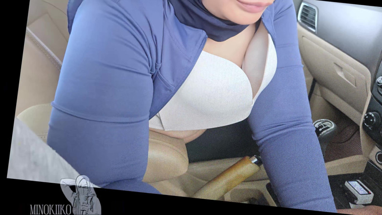 Minokiiko: Fată asiatică în voal hijab care face muie pentru a bea...