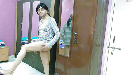 Cute & Nude Crossdresser: Sladký sissy crossdresser femboy sweet lízátko pouze v tričku její...