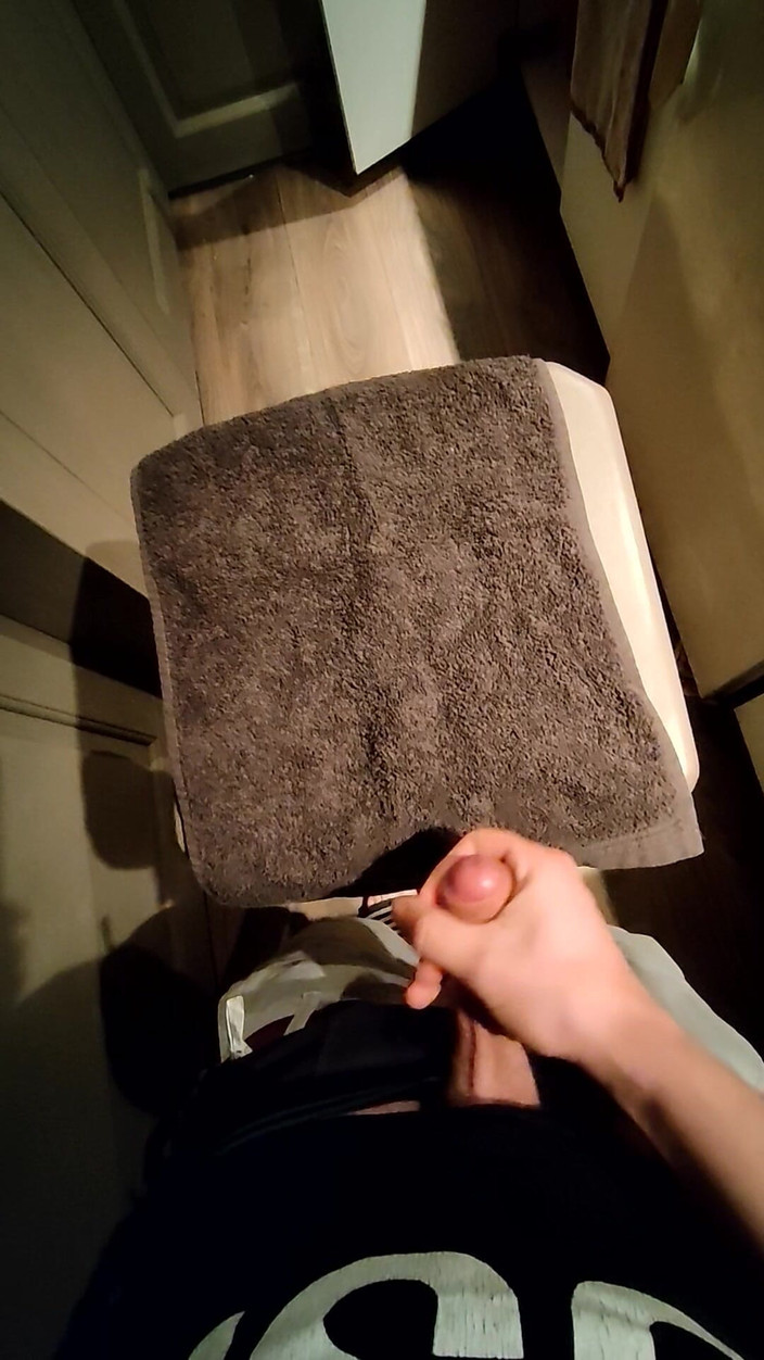 LcDream: Kleiner Schwanz Kommt Auf Barhocker in Kondom