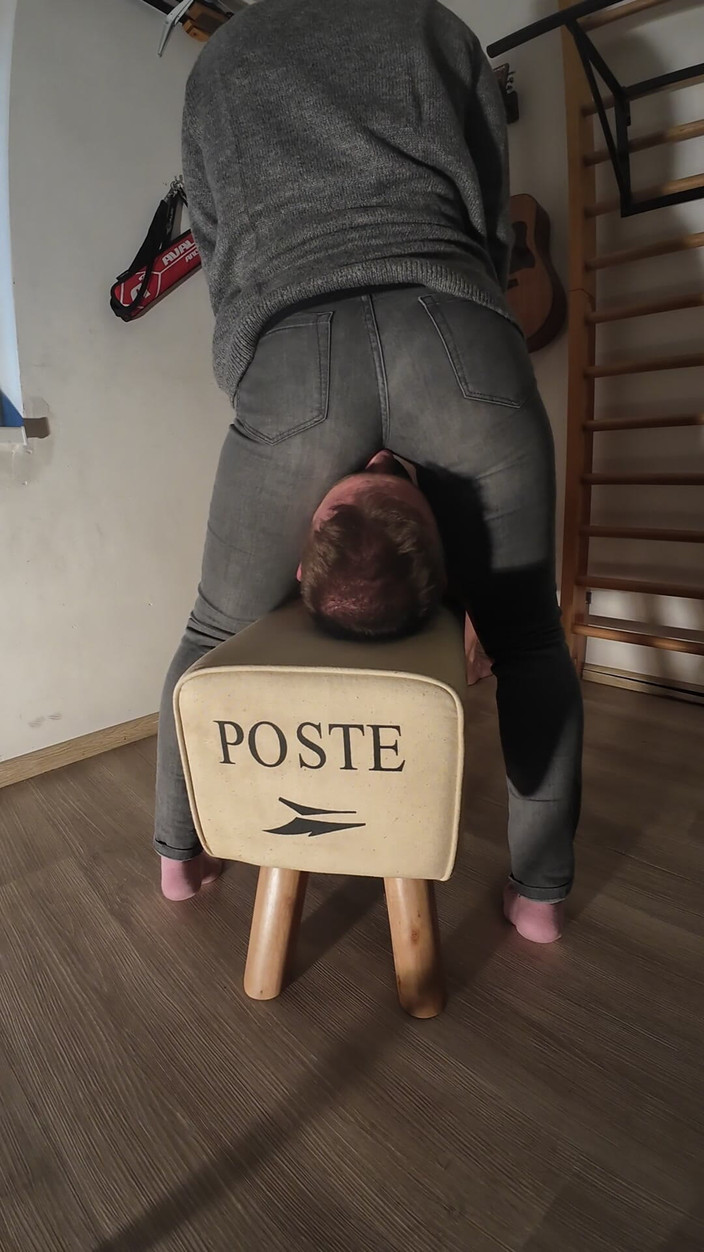 Vlakik SM: Blugi stând pe față