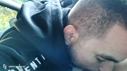 nikoniko2610: Arabamda en iyi arkadaşımın sikini emiyor