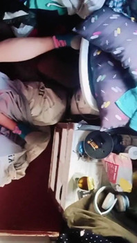 İlk Denemeler Elini Tatlı Poposuna Sokuyor